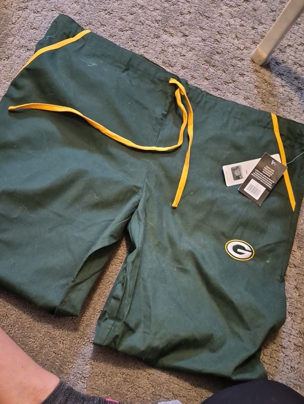 Green Bay Packers scrubs bottoms size large  top size medium